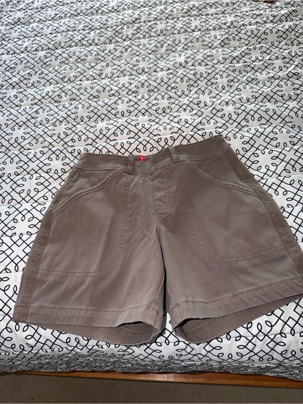 Spanx Stretch Twill 6” Shorts